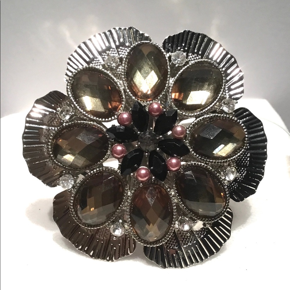Gorgeous Jewel Metal Flower Hinge Bracelet